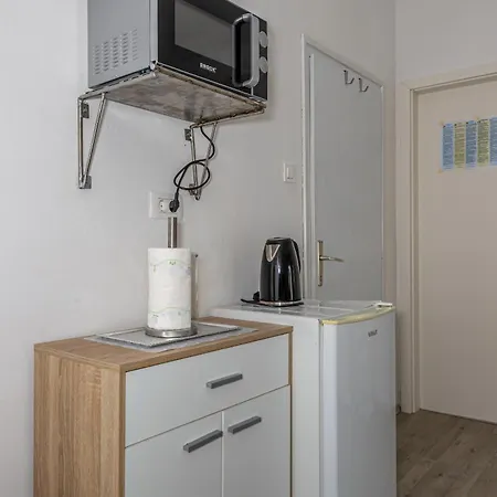 Guest house Dvokrevetna Soba Lela 3*